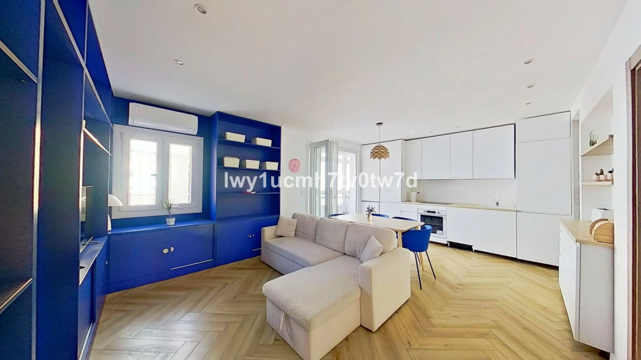 We are pleased to present this EXCLUSIVE 72 m² flat, renovated for maximum comfort in one of the most sought-after areas of Malaga, where there are 300 days of sunshine a year and a mild climate all year round. Discover your new home in the heart of Malag