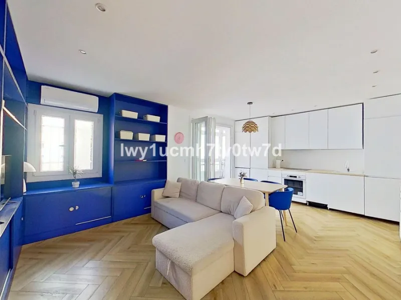 We are pleased to present this EXCLUSIVE 72 m² flat, renovated for maximum comfort in one of the most sought-after areas of Malaga, where there are 300 days of sunshine a year and a mild climate all year round. Discover your new home in the heart of Malag