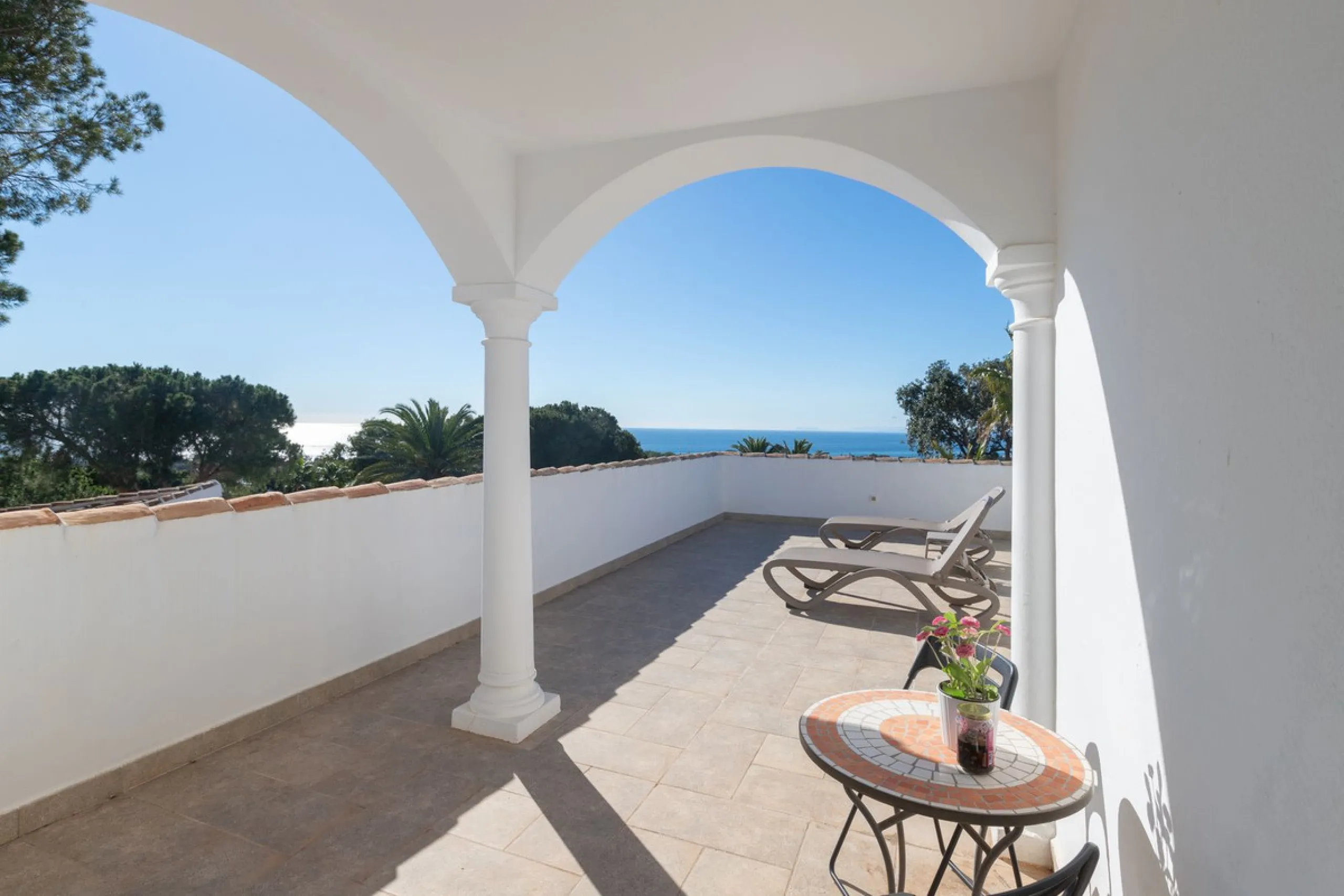 Exceptional villa located in residential Elviria reformed to a very high standard with stunning panoramic sea and mountain views.