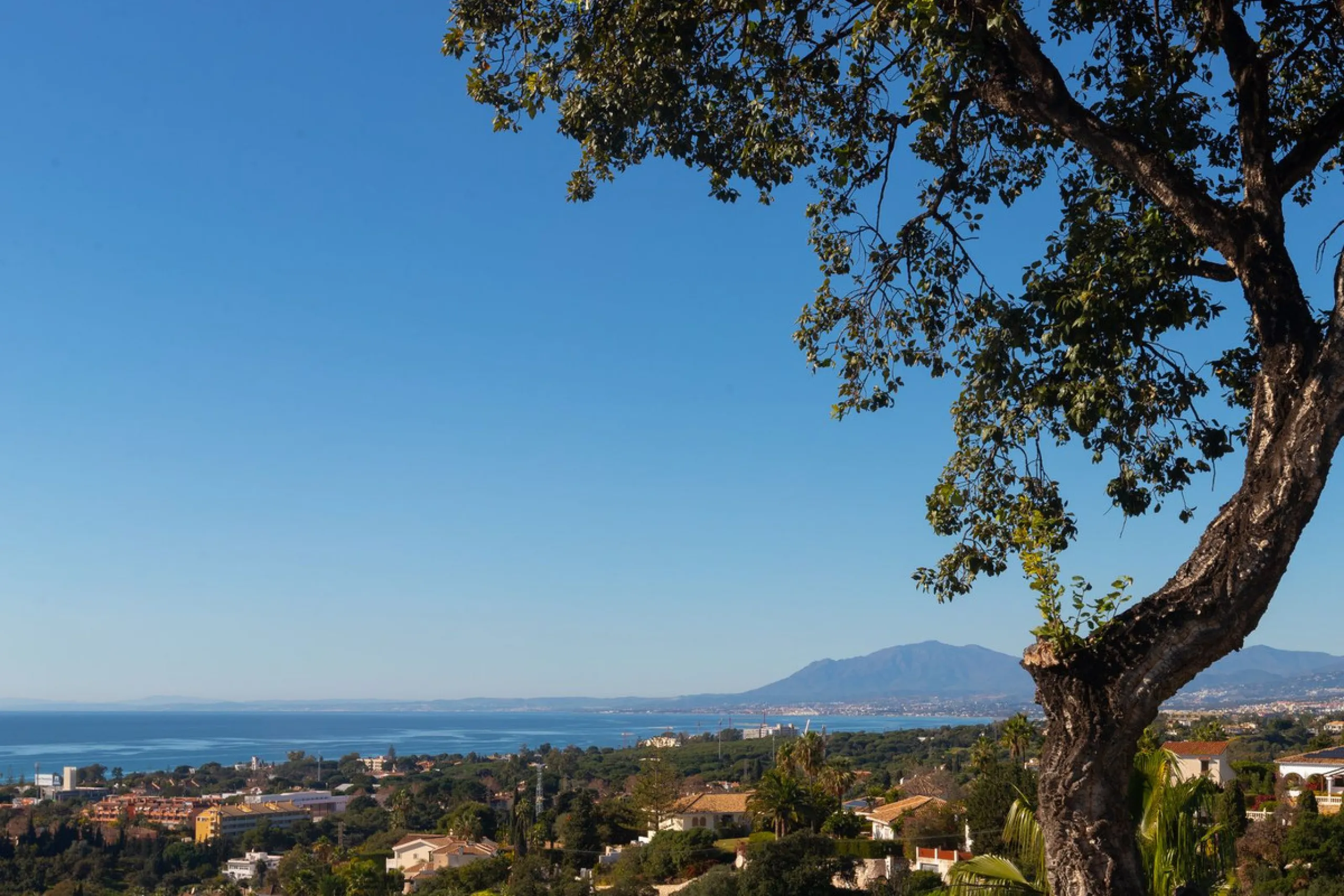 Exceptional villa located in residential Elviria reformed to a very high standard with stunning panoramic sea and mountain views.