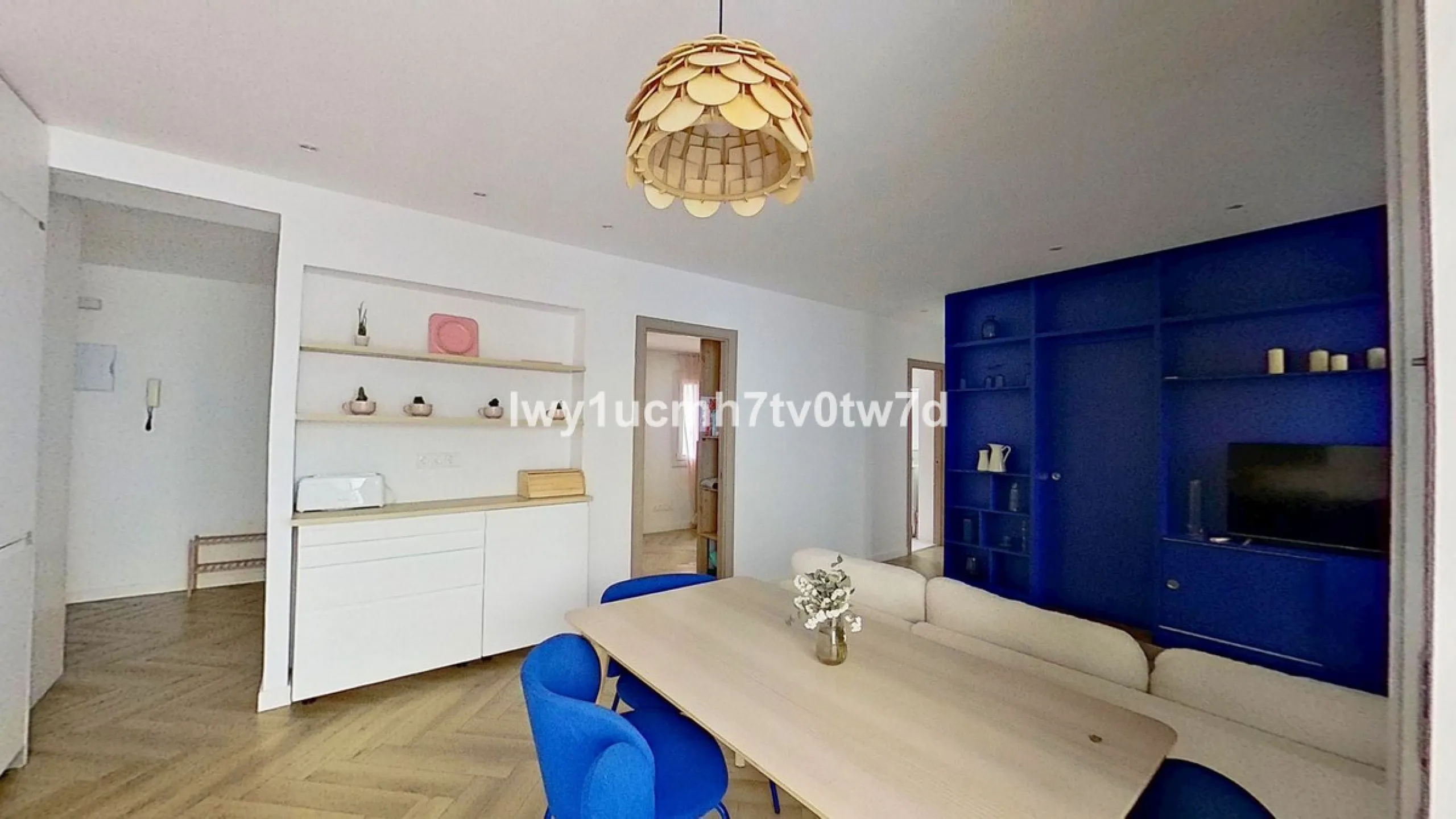 We are pleased to present this EXCLUSIVE 72 m² flat, renovated for maximum comfort in one of the most sought-after areas of Malaga, where there are 300 days of sunshine a year and a mild climate all year round. Discover your new home in the heart of Malag
