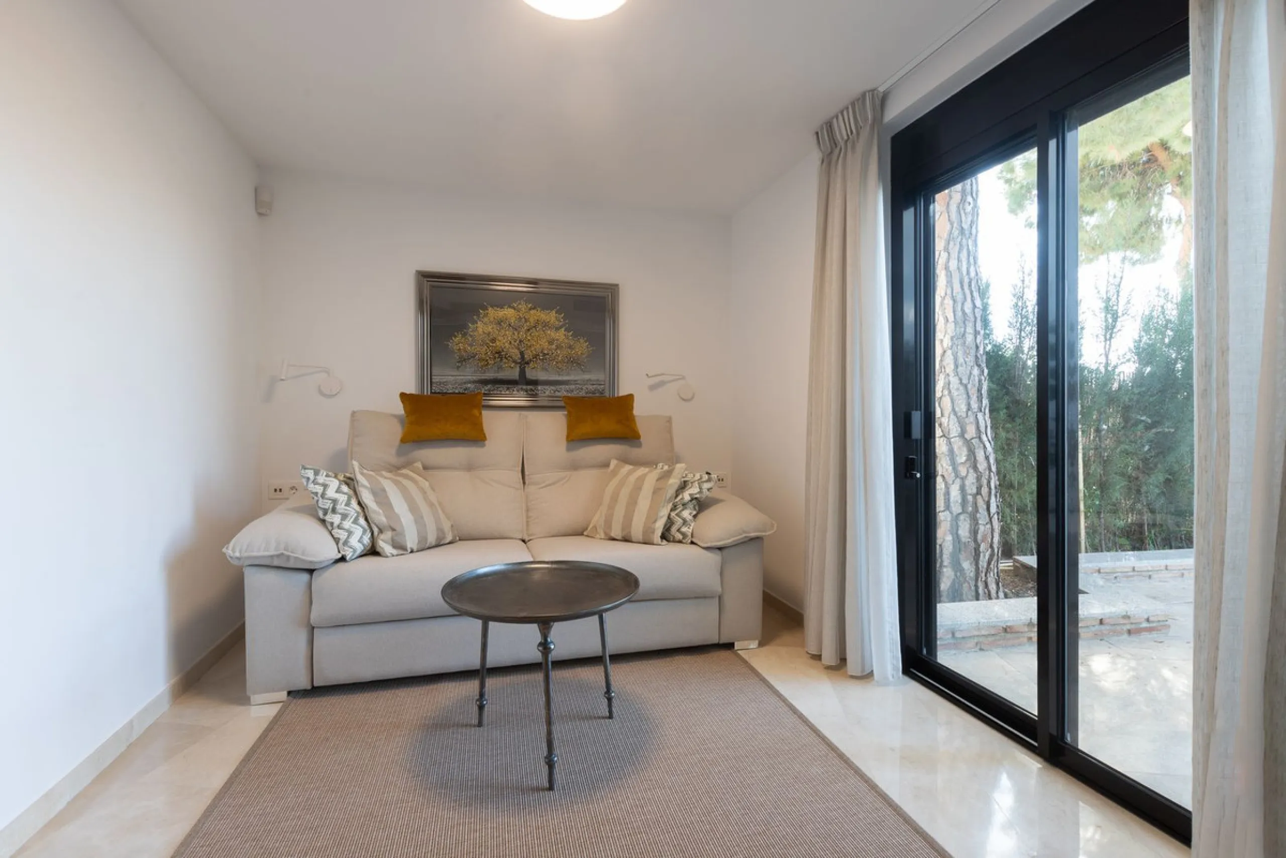 Exceptional villa located in residential Elviria reformed to a very high standard with stunning panoramic sea and mountain views.
