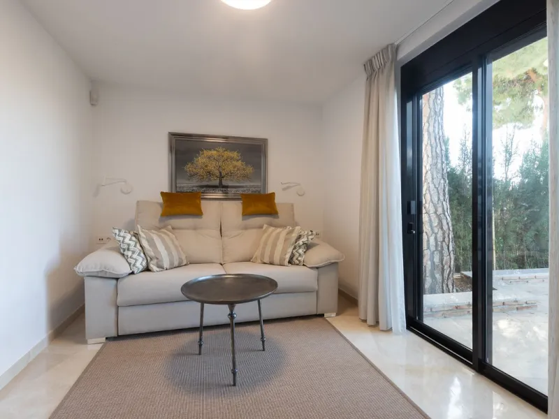 Exceptional villa located in residential Elviria reformed to a very high standard with stunning panoramic sea and mountain views.