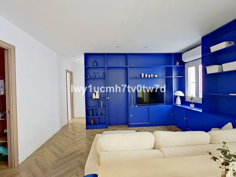 We are pleased to present this EXCLUSIVE 72 m² flat, renovated for maximum comfort in one of the most sought-after areas of Malaga, where there are 300 days of sunshine a year and a mild climate all year round. Discover your new home in the heart of Malag