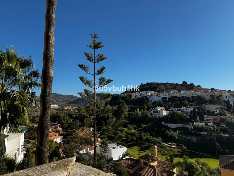Welcome to this charming villa nestled in the prestigious neighborhood of El Candado, Malaga, where serenity meets elegance. This splendid property presents the perfect canvas for creating your dream home, offering a unique blend of privacy, breathtaking 