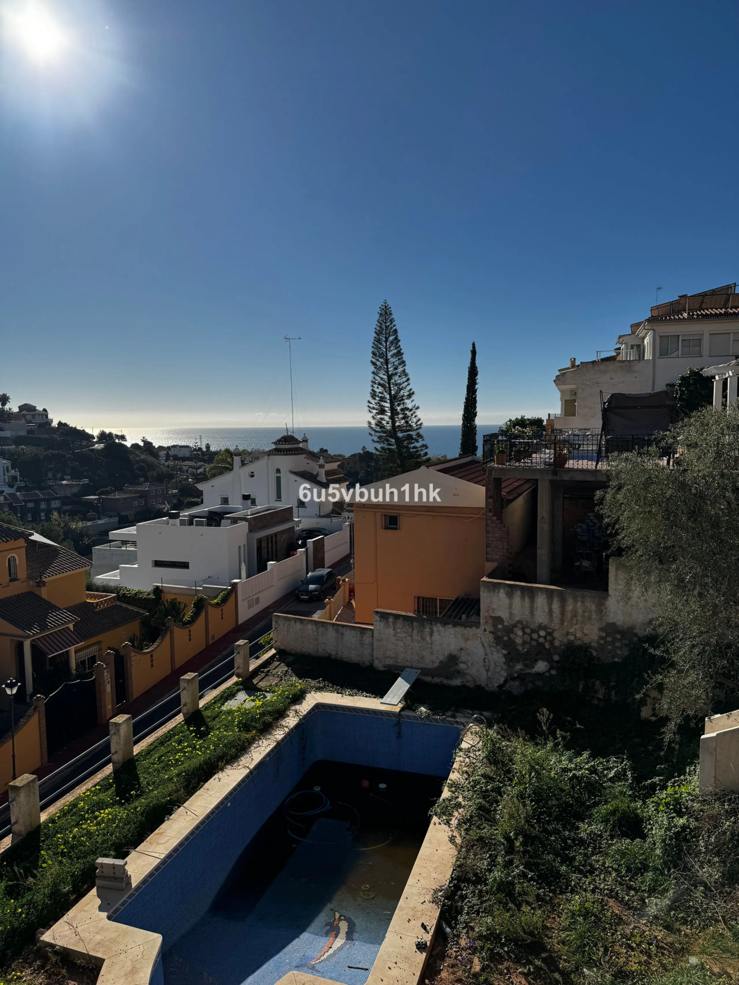 Welcome to this charming villa nestled in the prestigious neighborhood of El Candado, Malaga, where serenity meets elegance. This splendid property presents the perfect canvas for creating your dream home, offering a unique blend of privacy, breathtaking 