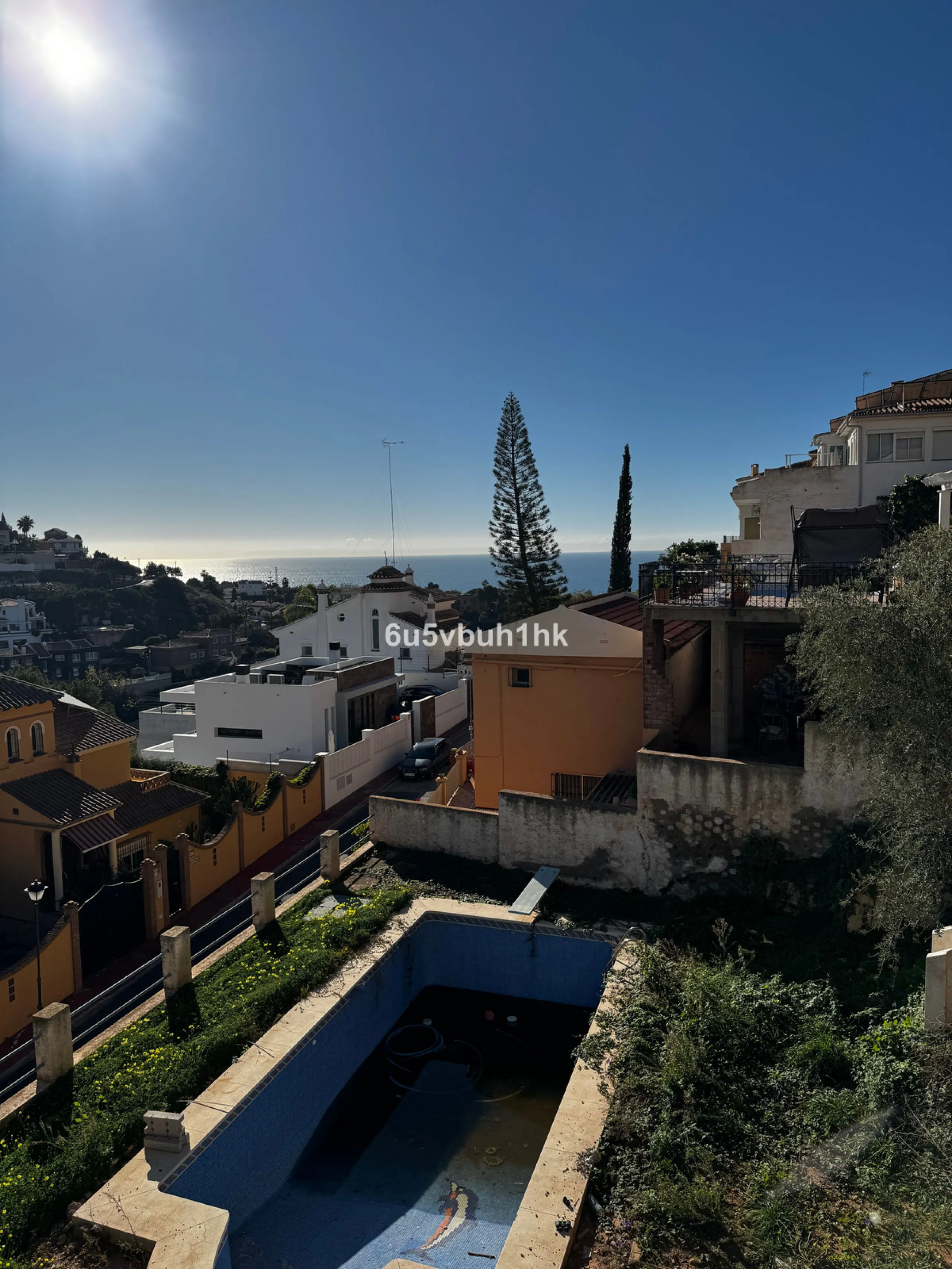 Welcome to this charming villa nestled in the prestigious neighborhood of El Candado, Malaga, where serenity meets elegance. This splendid property presents the perfect canvas for creating your dream home, offering a unique blend of privacy, breathtaking 