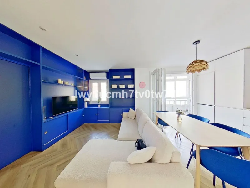 We are pleased to present this EXCLUSIVE 72 m² flat, renovated for maximum comfort in one of the most sought-after areas of Malaga, where there are 300 days of sunshine a year and a mild climate all year round. Discover your new home in the heart of Malag