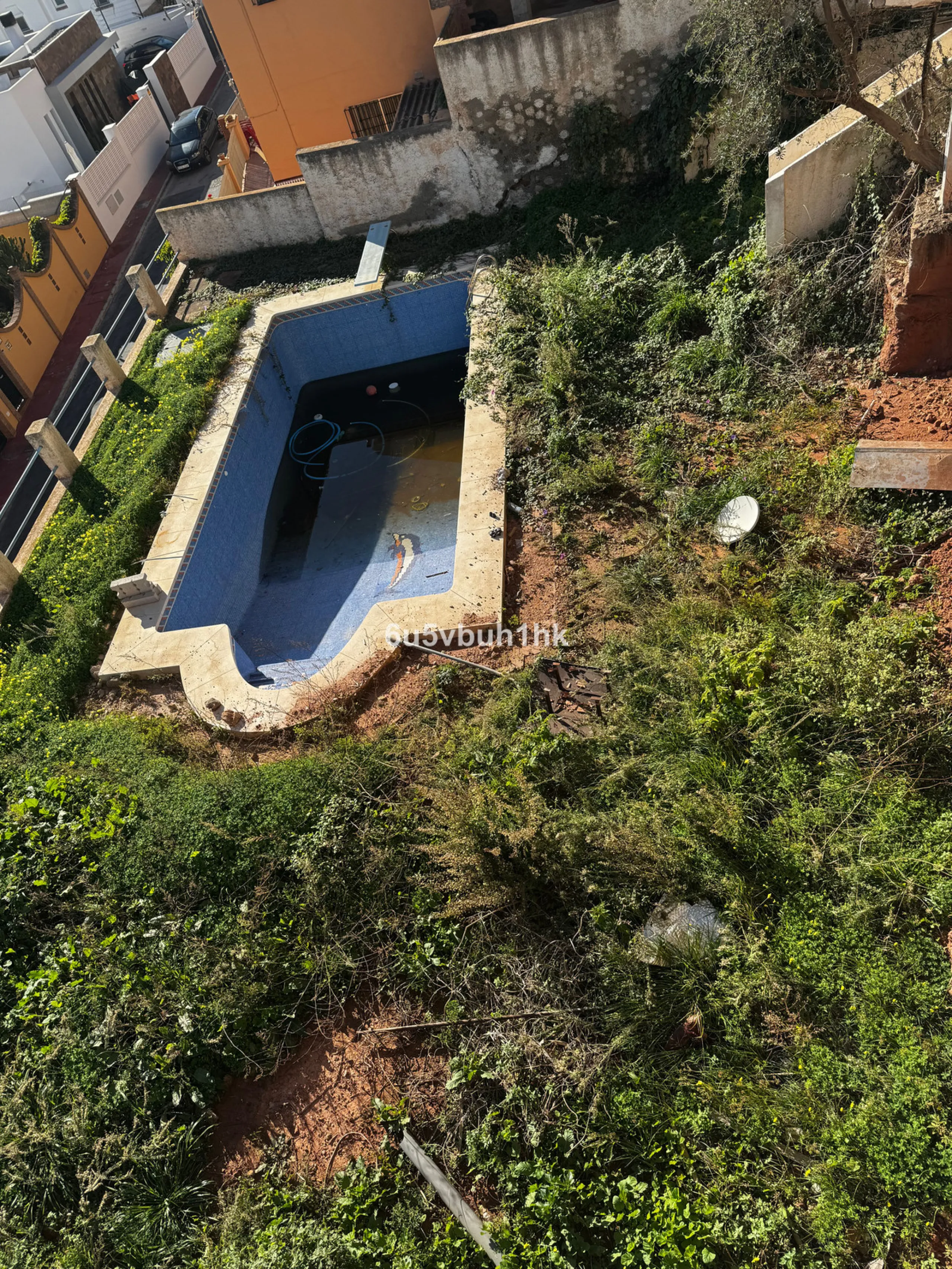 Welcome to this charming villa nestled in the prestigious neighborhood of El Candado, Malaga, where serenity meets elegance. This splendid property presents the perfect canvas for creating your dream home, offering a unique blend of privacy, breathtaking 
