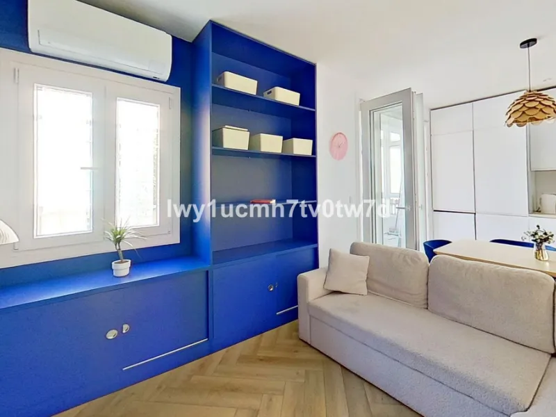 We are pleased to present this EXCLUSIVE 72 m² flat, renovated for maximum comfort in one of the most sought-after areas of Malaga, where there are 300 days of sunshine a year and a mild climate all year round. Discover your new home in the heart of Malag