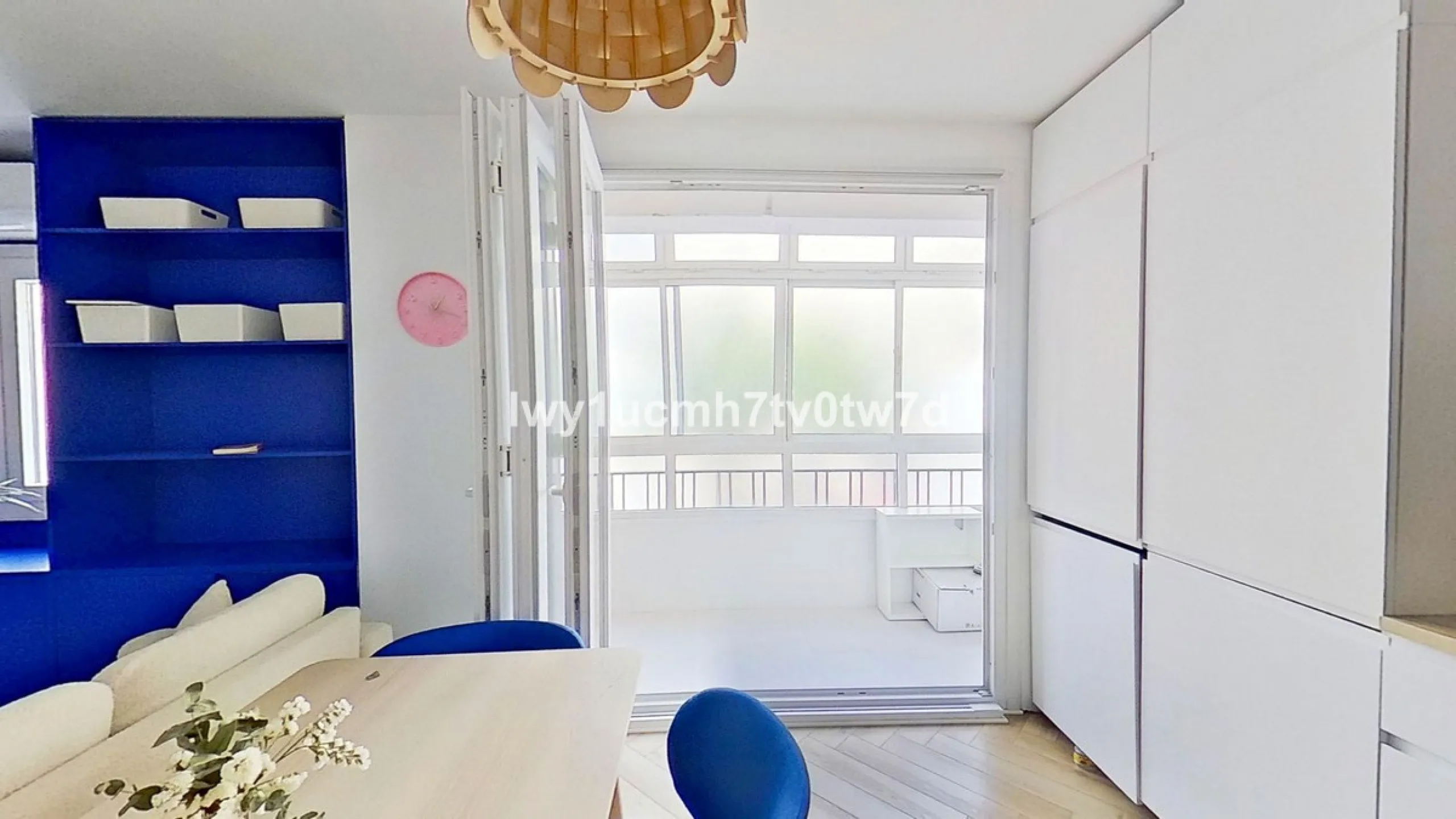 We are pleased to present this EXCLUSIVE 72 m² flat, renovated for maximum comfort in one of the most sought-after areas of Malaga, where there are 300 days of sunshine a year and a mild climate all year round. Discover your new home in the heart of Malag