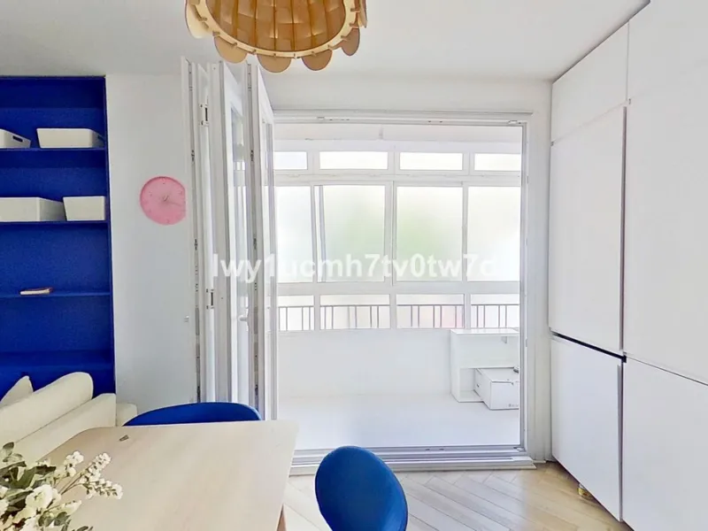 We are pleased to present this EXCLUSIVE 72 m² flat, renovated for maximum comfort in one of the most sought-after areas of Malaga, where there are 300 days of sunshine a year and a mild climate all year round. Discover your new home in the heart of Malag