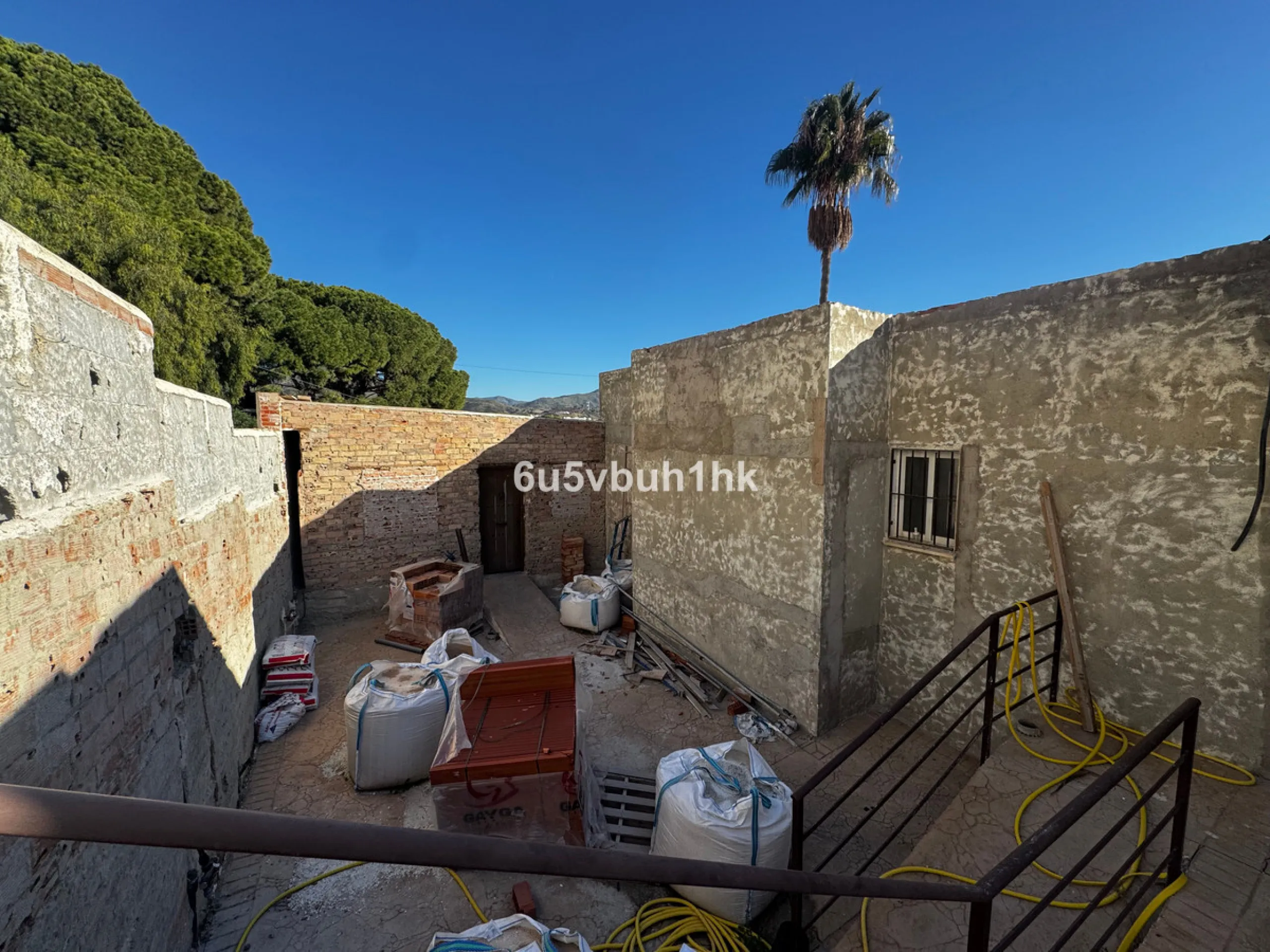 Welcome to this charming villa nestled in the prestigious neighborhood of El Candado, Malaga, where serenity meets elegance. This splendid property presents the perfect canvas for creating your dream home, offering a unique blend of privacy, breathtaking 
