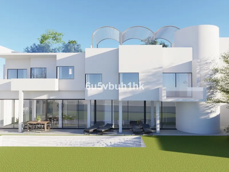 Welcome to this charming villa nestled in the prestigious neighborhood of El Candado, Malaga, where serenity meets elegance. This splendid property presents the perfect canvas for creating your dream home, offering a unique blend of privacy, breathtaking 