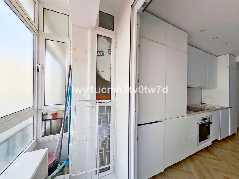 We are pleased to present this EXCLUSIVE 72 m² flat, renovated for maximum comfort in one of the most sought-after areas of Malaga, where there are 300 days of sunshine a year and a mild climate all year round. Discover your new home in the heart of Malag