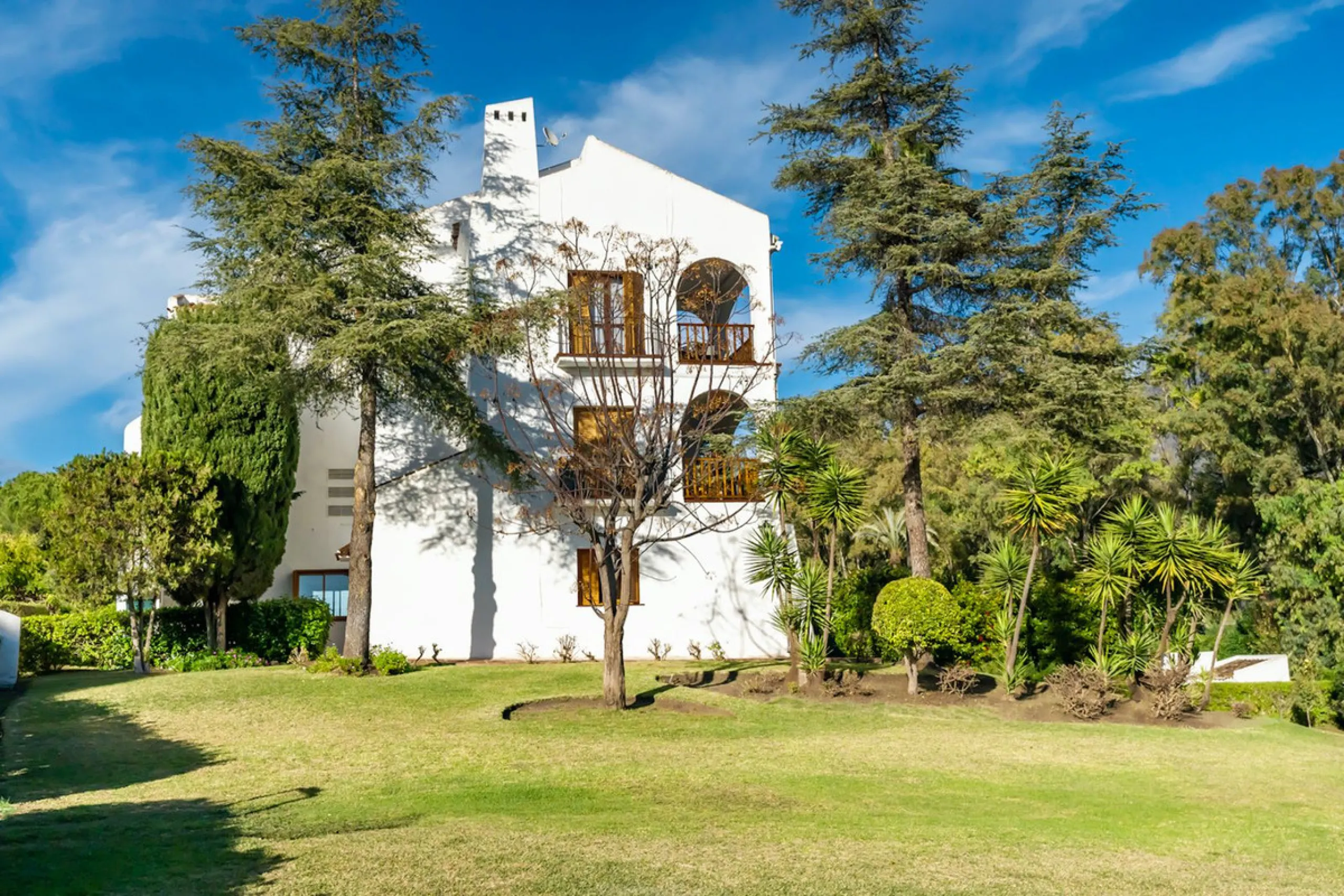 Luxurious Fully Renovated Apartment in Le Village, Nueva Andalucía, Marbella