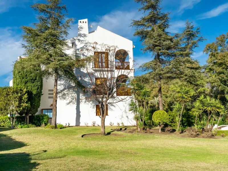 Luxurious Fully Renovated Apartment in Le Village, Nueva Andalucía, Marbella