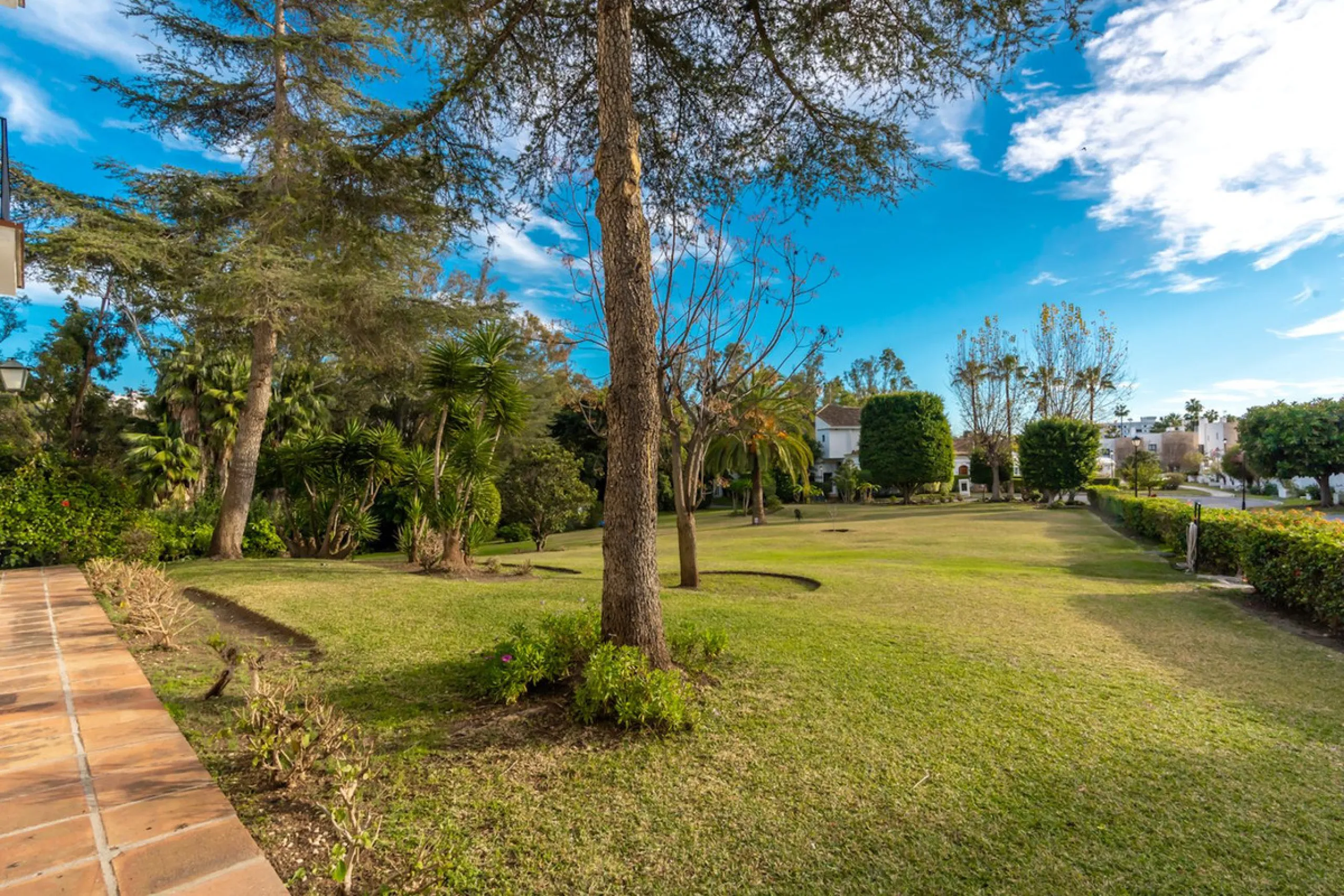 Luxurious Fully Renovated Apartment in Le Village, Nueva Andalucía, Marbella