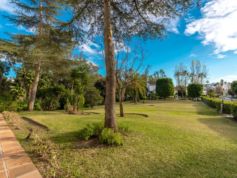 Luxurious Fully Renovated Apartment in Le Village, Nueva Andalucía, Marbella