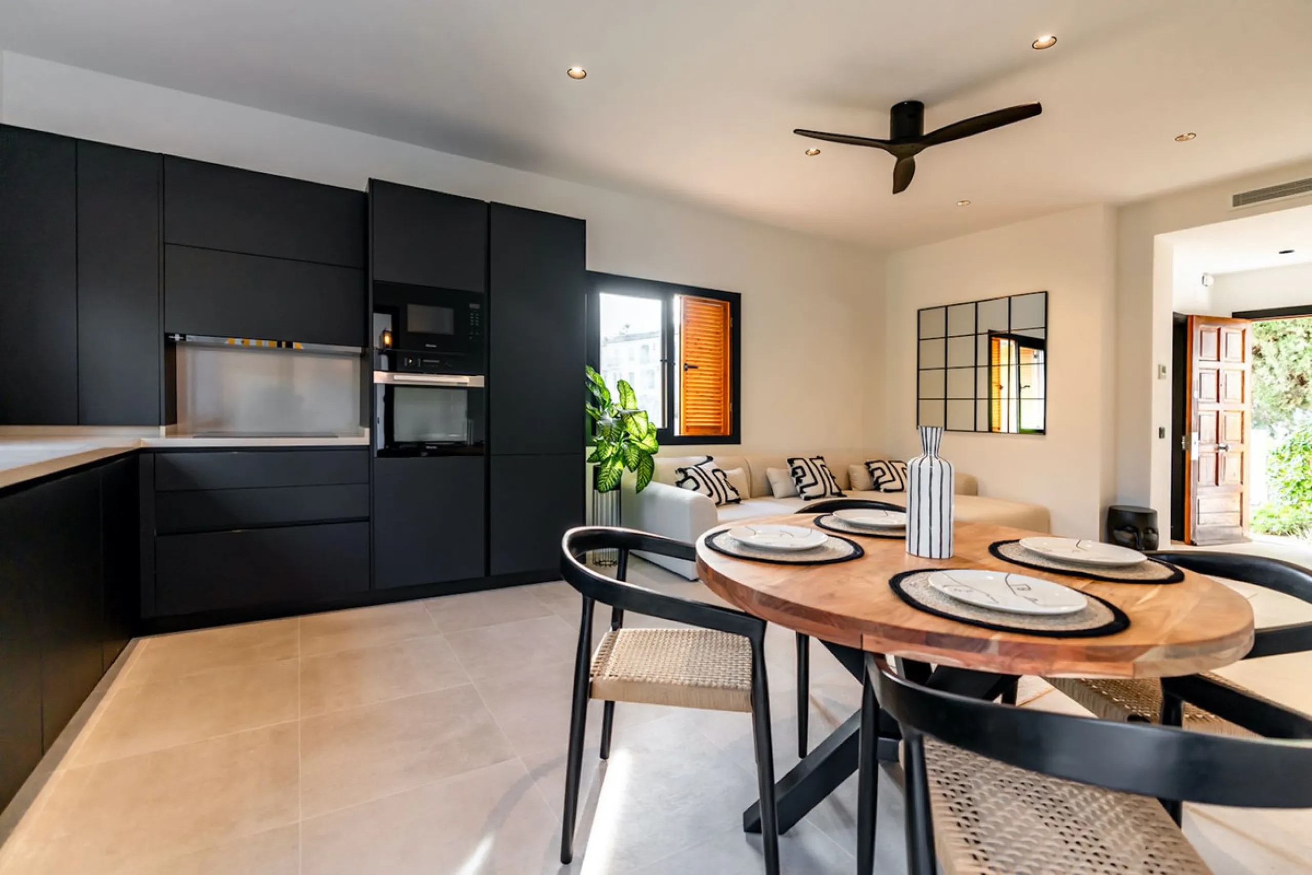 Luxurious Fully Renovated Apartment in Le Village, Nueva Andalucía, Marbella