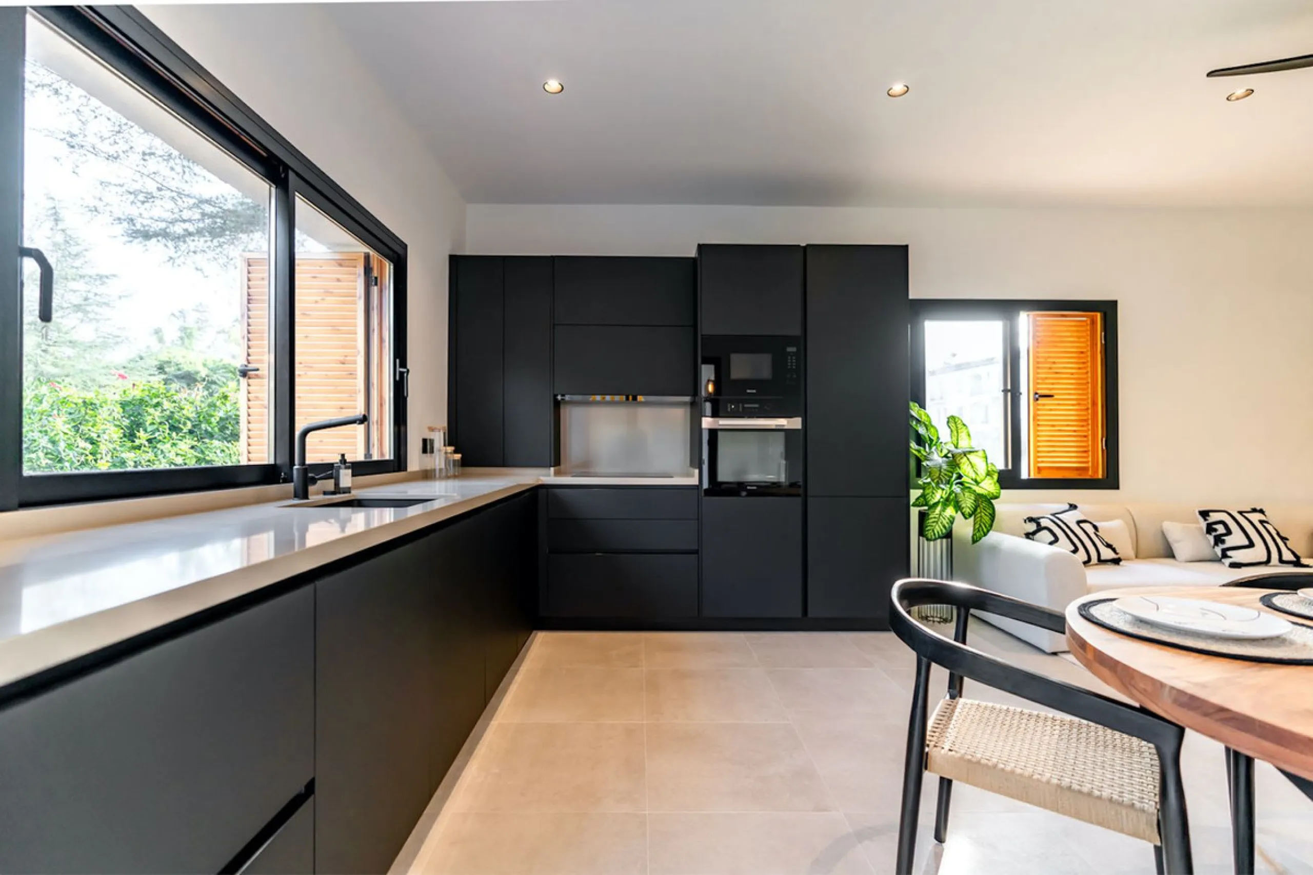 Luxurious Fully Renovated Apartment in Le Village, Nueva Andalucía, Marbella