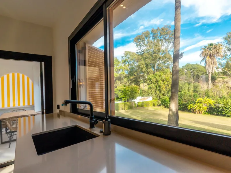 Luxurious Fully Renovated Apartment in Le Village, Nueva Andalucía, Marbella