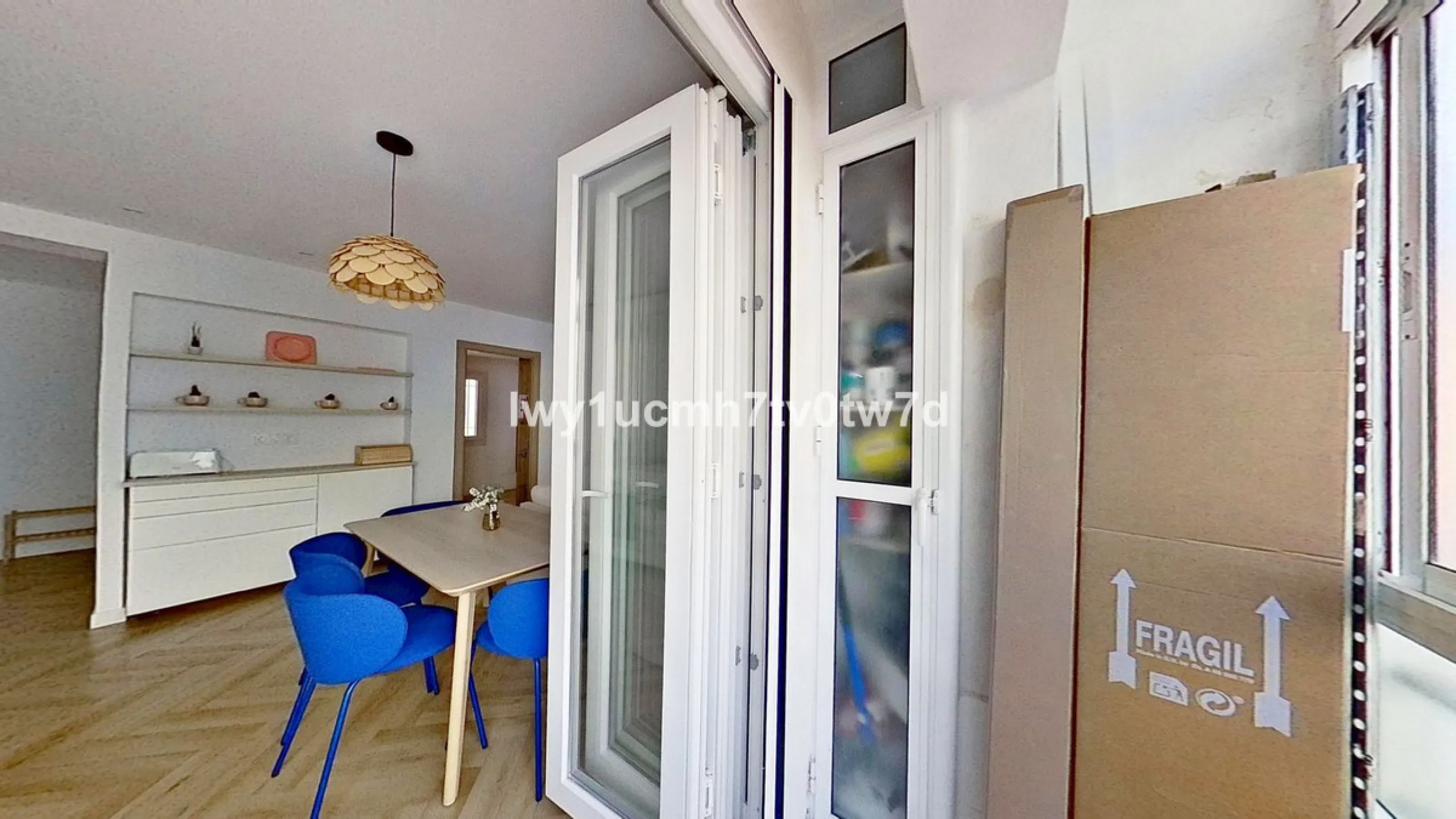 We are pleased to present this EXCLUSIVE 72 m² flat, renovated for maximum comfort in one of the most sought-after areas of Malaga, where there are 300 days of sunshine a year and a mild climate all year round. Discover your new home in the heart of Malag