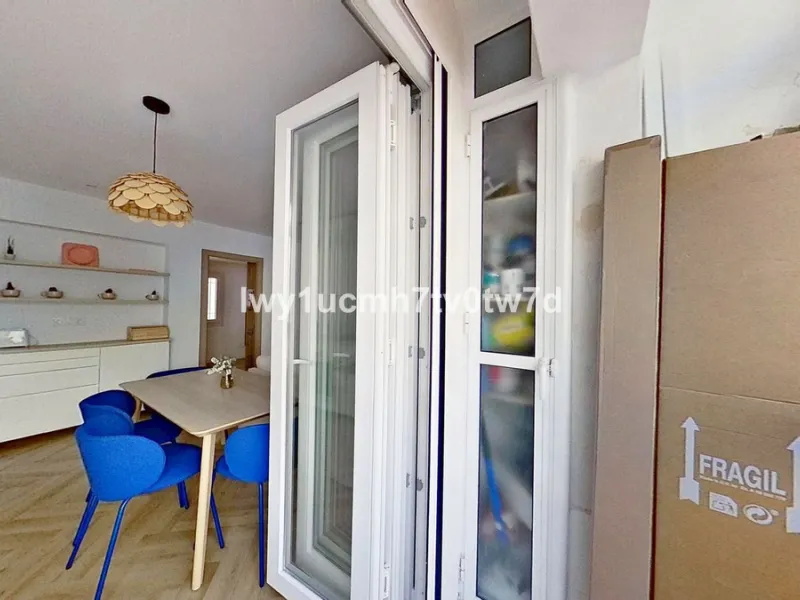 We are pleased to present this EXCLUSIVE 72 m² flat, renovated for maximum comfort in one of the most sought-after areas of Malaga, where there are 300 days of sunshine a year and a mild climate all year round. Discover your new home in the heart of Malag