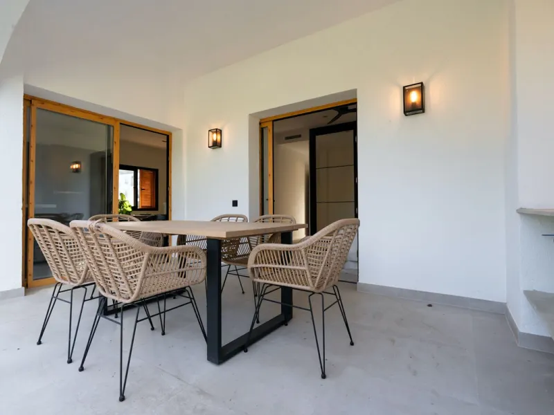 Luxurious Fully Renovated Apartment in Le Village, Nueva Andalucía, Marbella