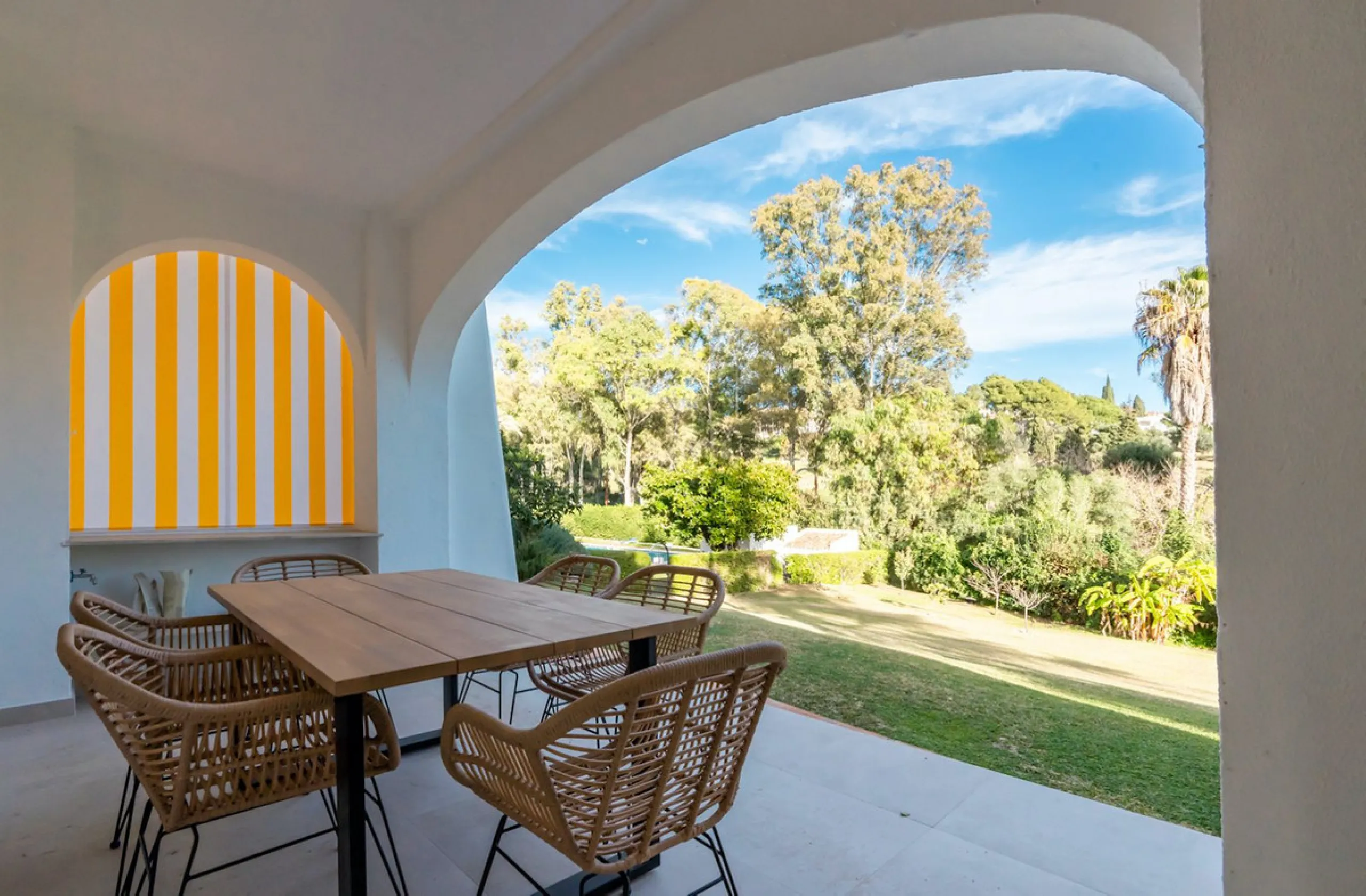 Luxurious Fully Renovated Apartment in Le Village, Nueva Andalucía, Marbella