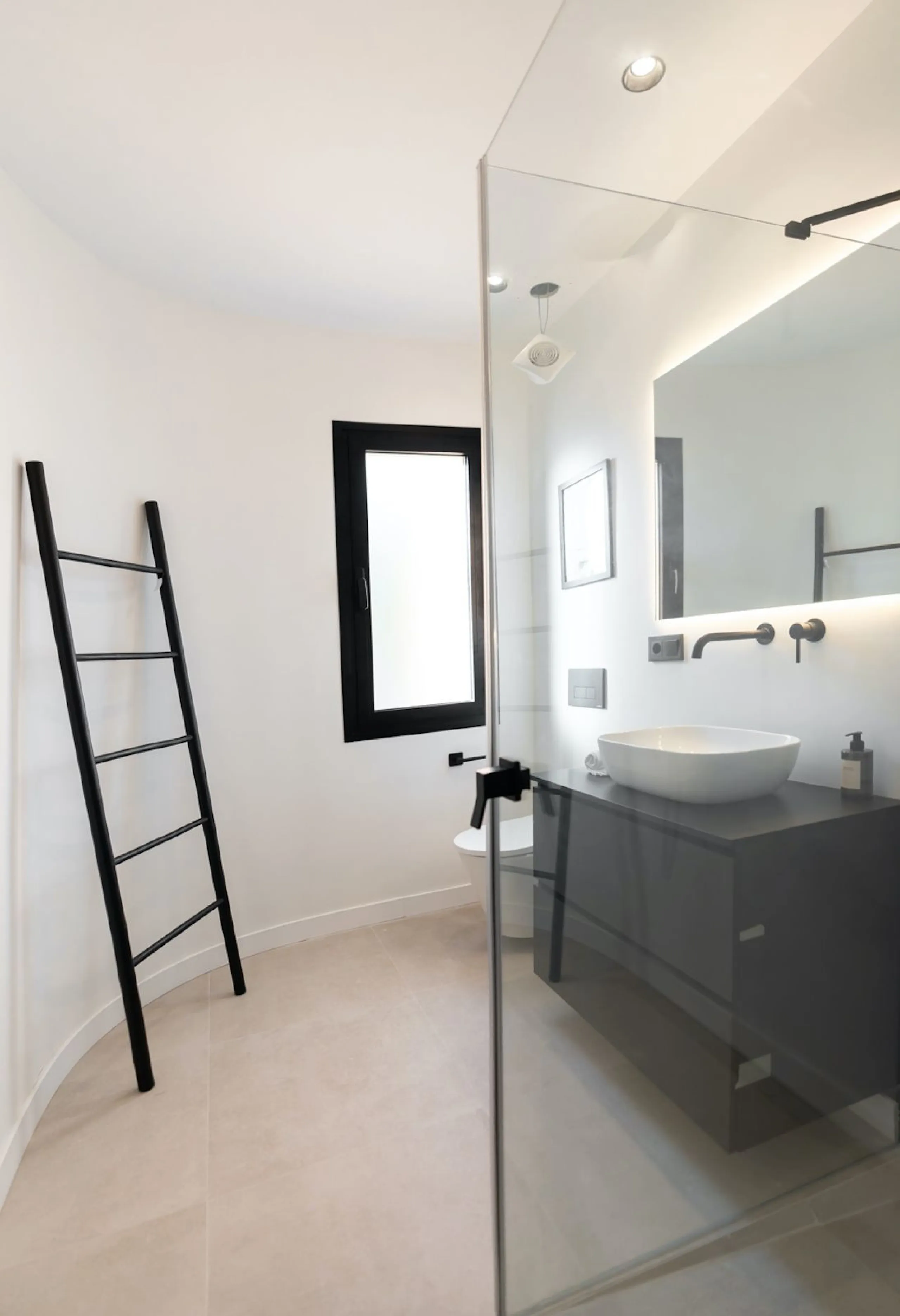 Luxurious Fully Renovated Apartment in Le Village, Nueva Andalucía, Marbella