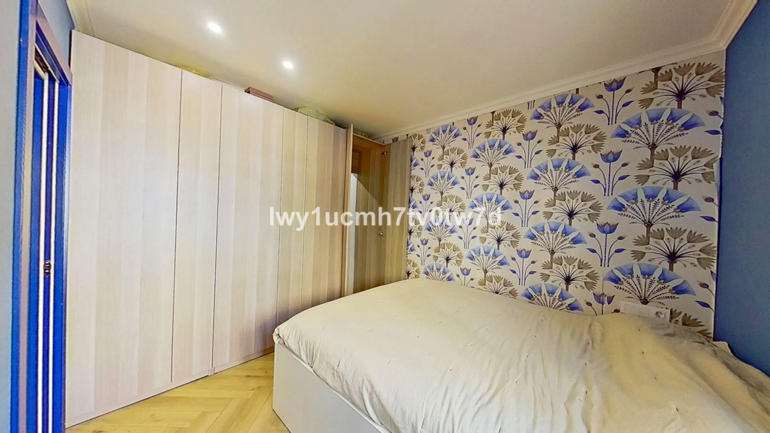We are pleased to present this EXCLUSIVE 72 m² flat, renovated for maximum comfort in one of the most sought-after areas of Malaga, where there are 300 days of sunshine a year and a mild climate all year round. Discover your new home in the heart of Malag