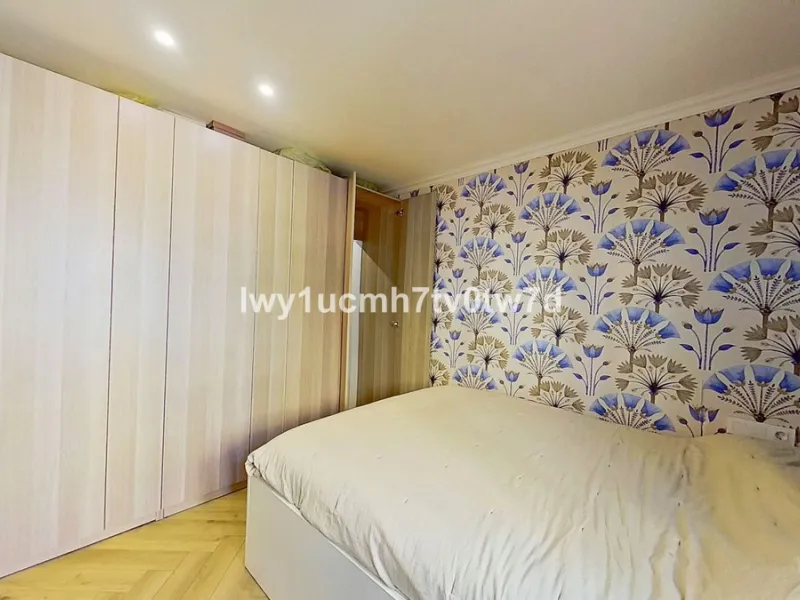 We are pleased to present this EXCLUSIVE 72 m² flat, renovated for maximum comfort in one of the most sought-after areas of Malaga, where there are 300 days of sunshine a year and a mild climate all year round. Discover your new home in the heart of Malag