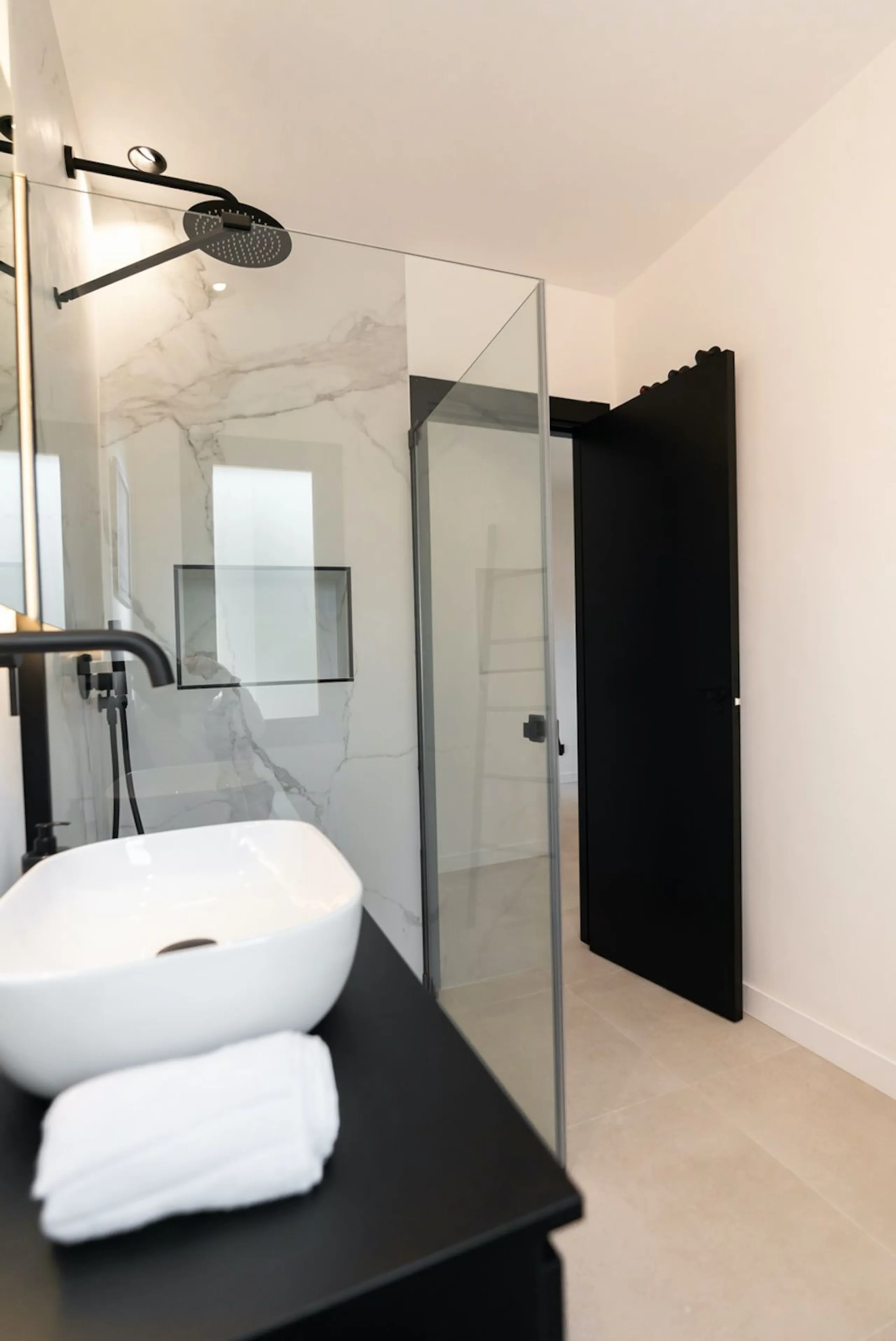 Luxurious Fully Renovated Apartment in Le Village, Nueva Andalucía, Marbella