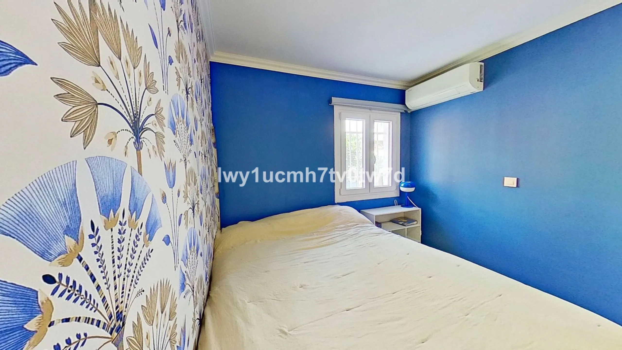 We are pleased to present this EXCLUSIVE 72 m² flat, renovated for maximum comfort in one of the most sought-after areas of Malaga, where there are 300 days of sunshine a year and a mild climate all year round. Discover your new home in the heart of Malag