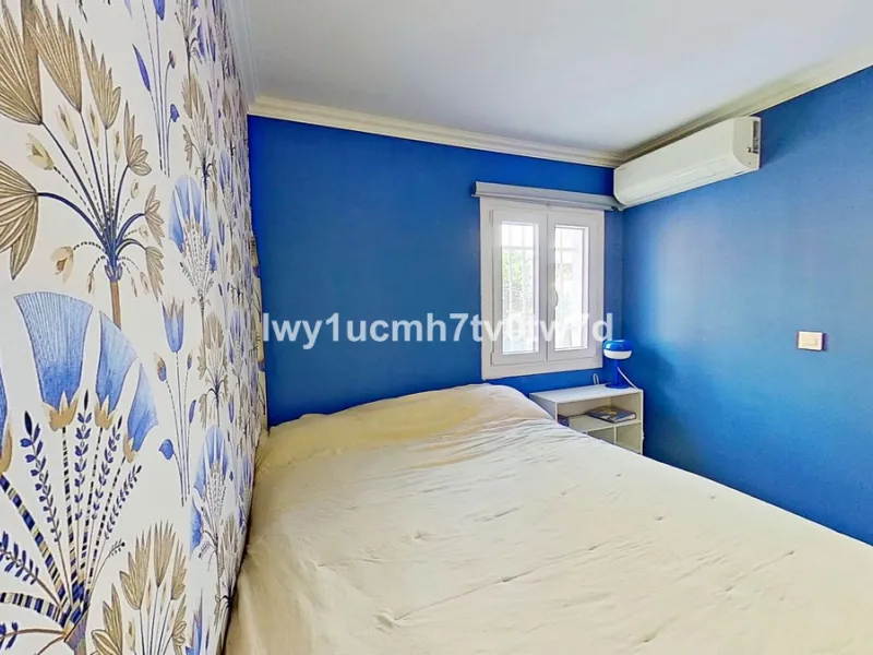 We are pleased to present this EXCLUSIVE 72 m² flat, renovated for maximum comfort in one of the most sought-after areas of Malaga, where there are 300 days of sunshine a year and a mild climate all year round. Discover your new home in the heart of Malag