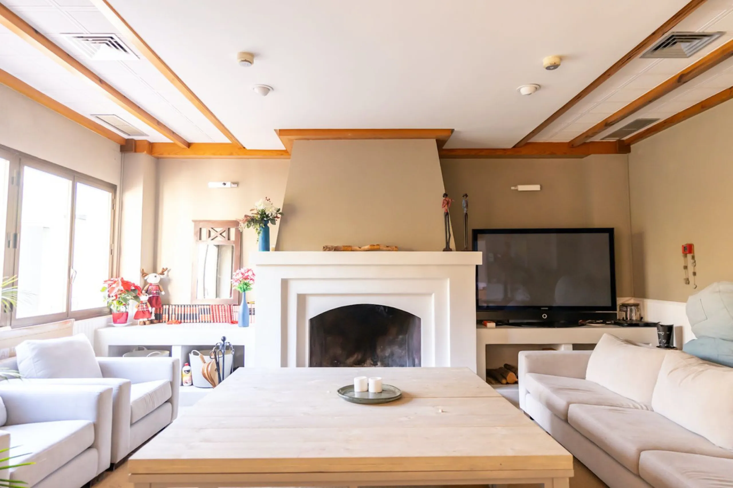 Luxurious Fully Renovated Apartment in Le Village, Nueva Andalucía, Marbella