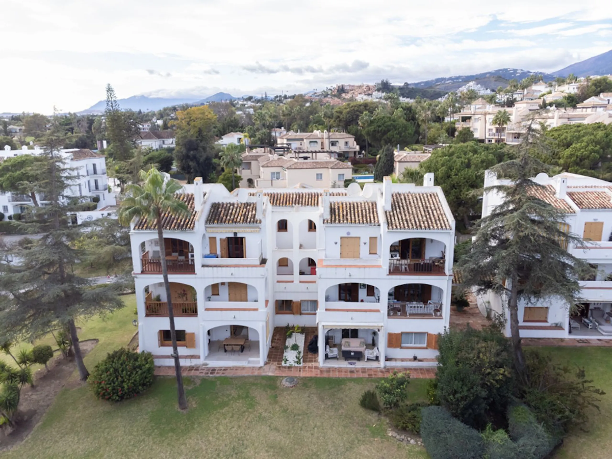 Luxurious Fully Renovated Apartment in Le Village, Nueva Andalucía, Marbella