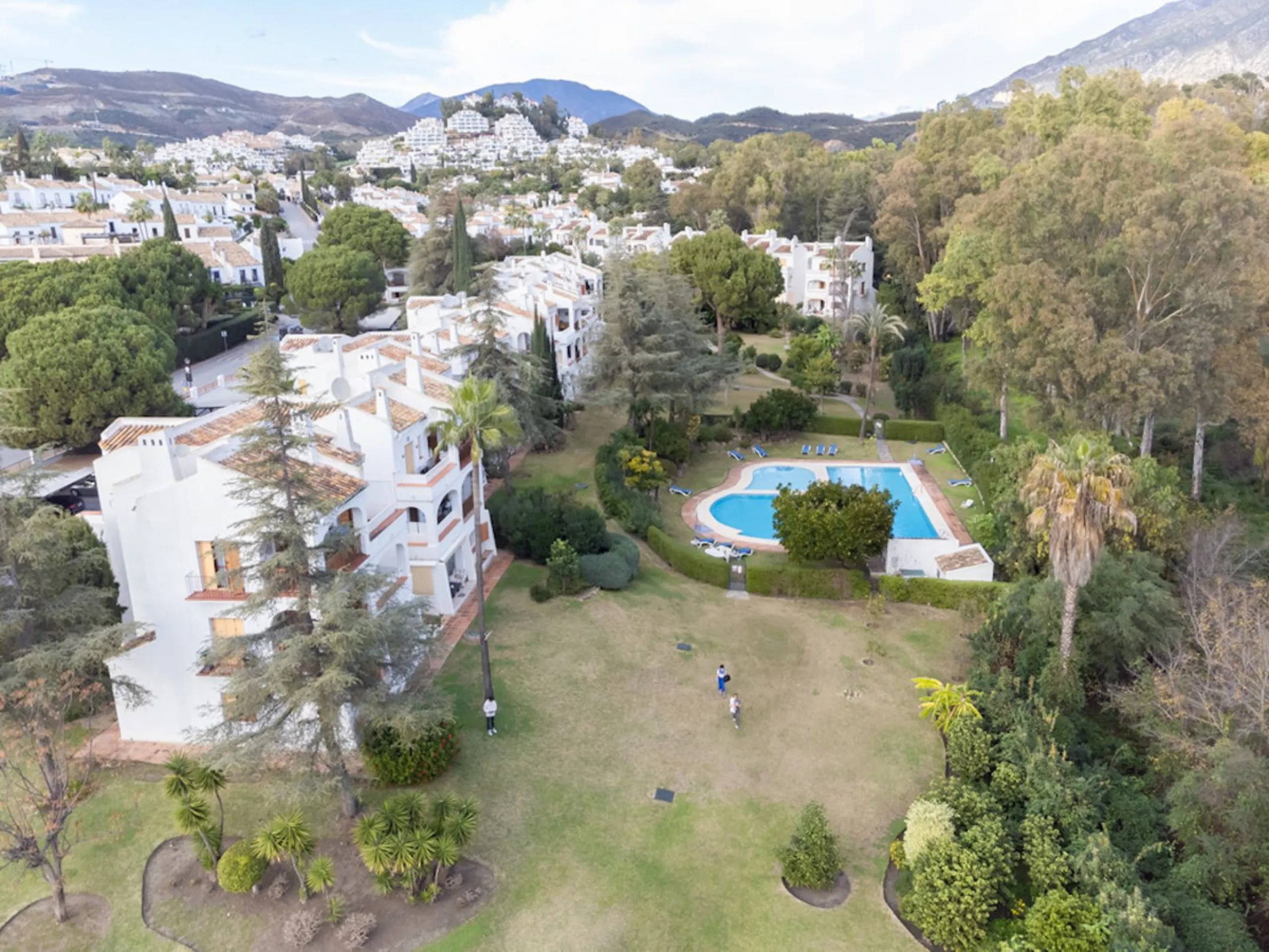 Luxurious Fully Renovated Apartment in Le Village, Nueva Andalucía, Marbella