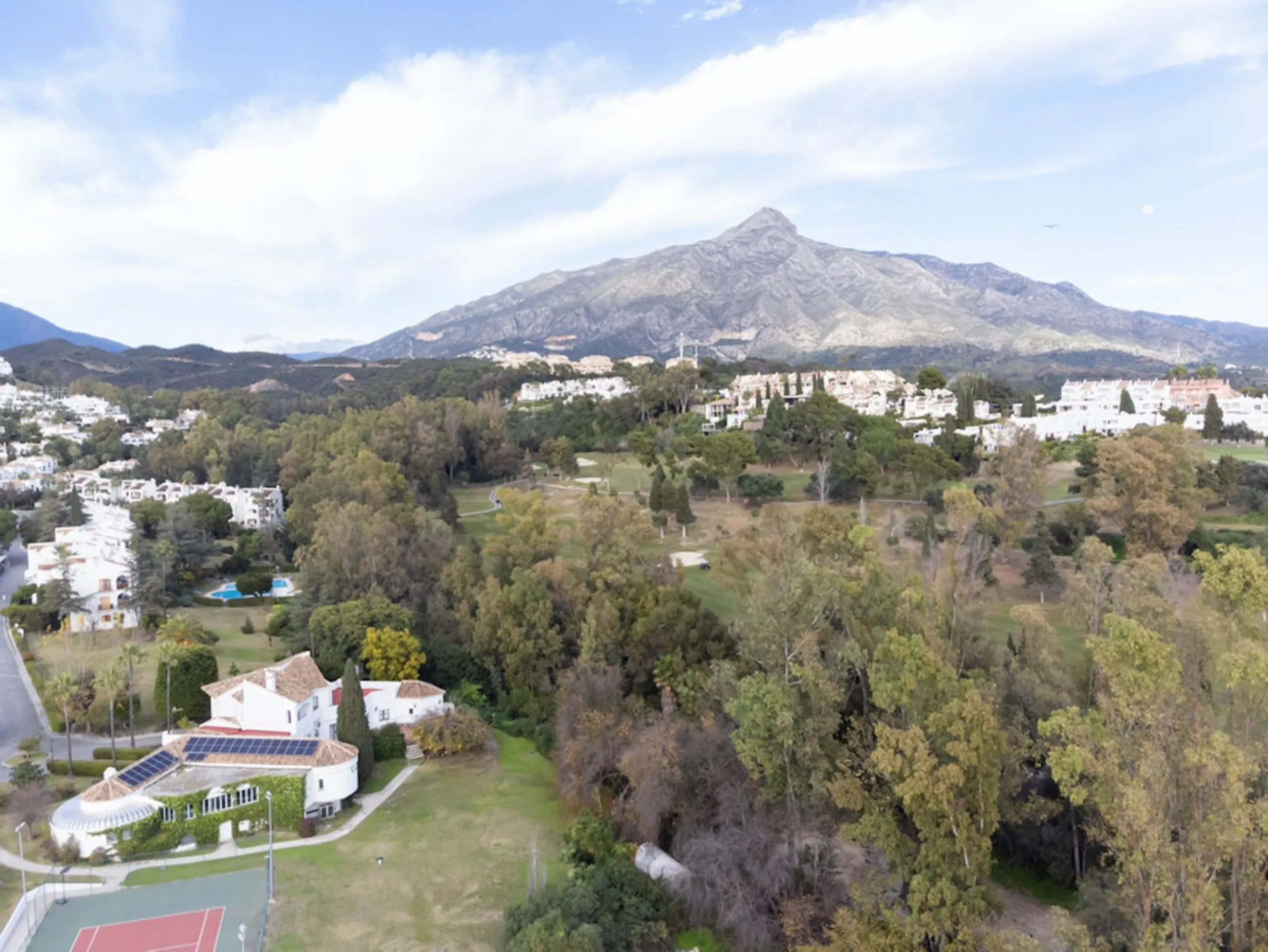 Luxurious Fully Renovated Apartment in Le Village, Nueva Andalucía, Marbella