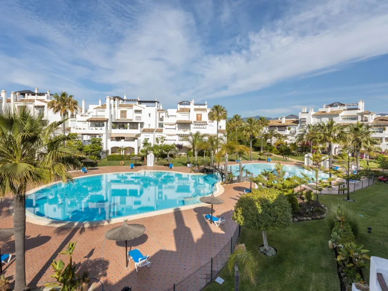 Discover luxury and comfort in this exclusive ground floor apartment in the prestigious urbanization of Las Adelfas!.