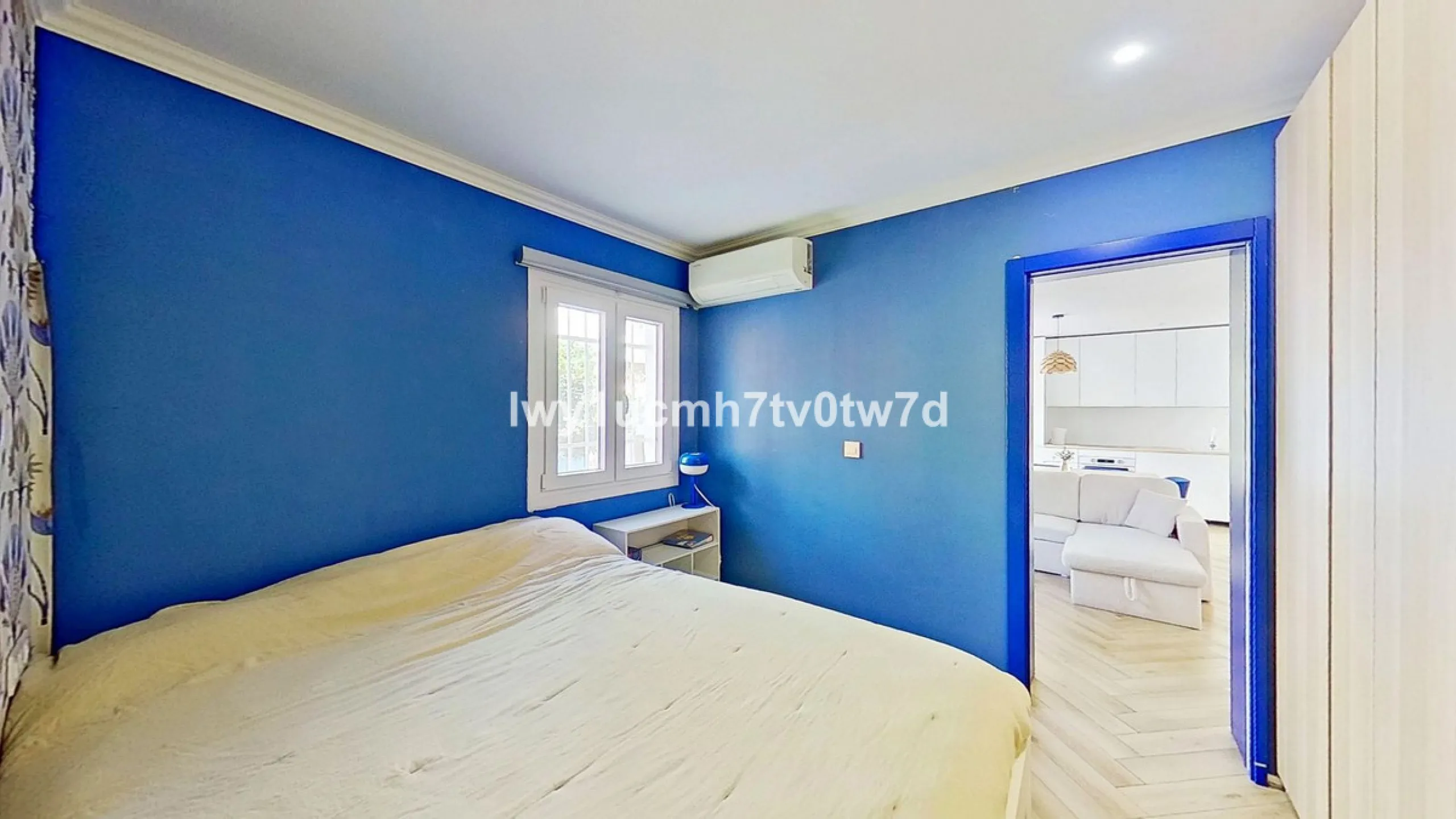 We are pleased to present this EXCLUSIVE 72 m² flat, renovated for maximum comfort in one of the most sought-after areas of Malaga, where there are 300 days of sunshine a year and a mild climate all year round. Discover your new home in the heart of Malag