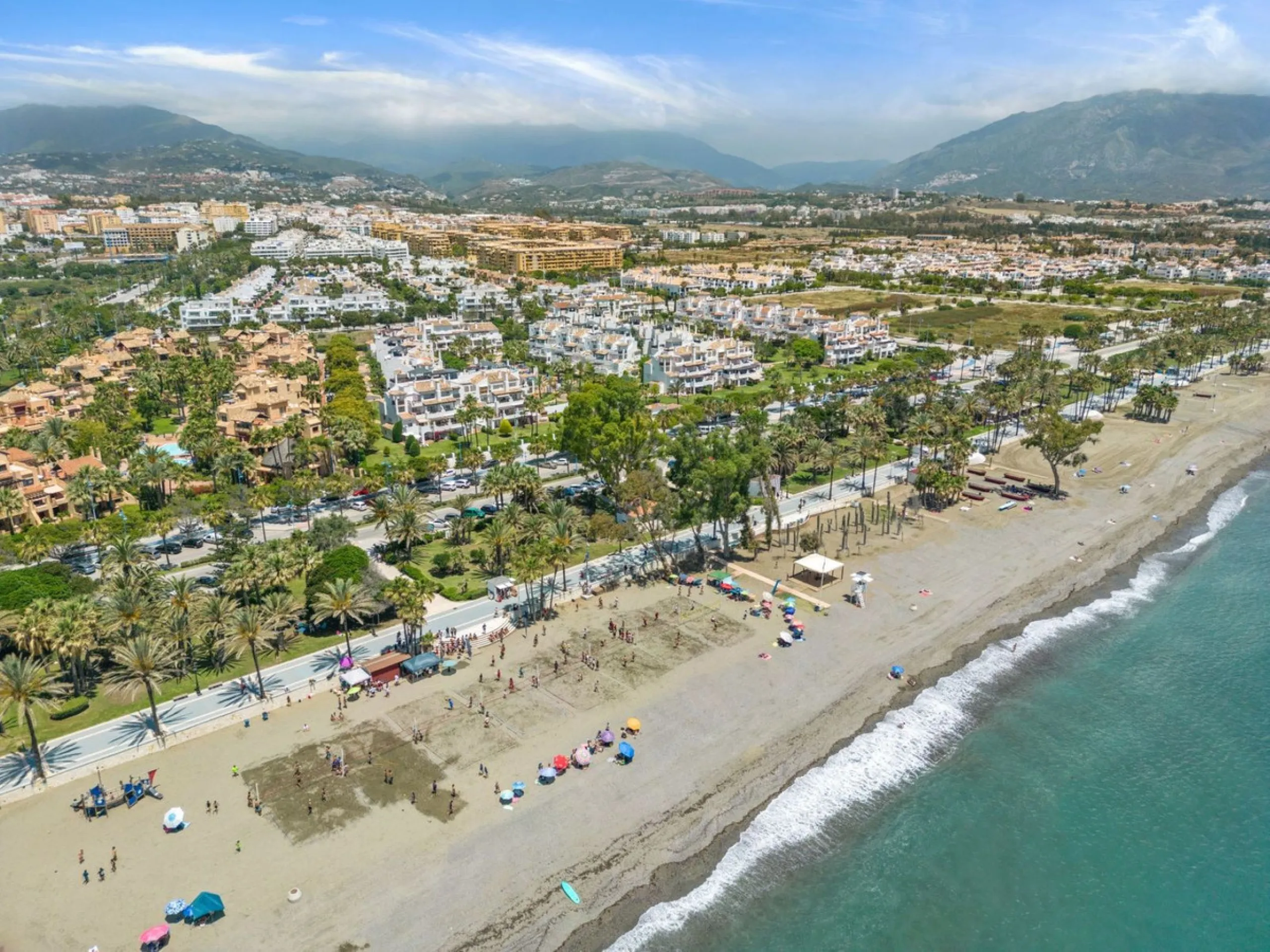 Discover luxury and comfort in this exclusive ground floor apartment in the prestigious urbanization of Las Adelfas!.