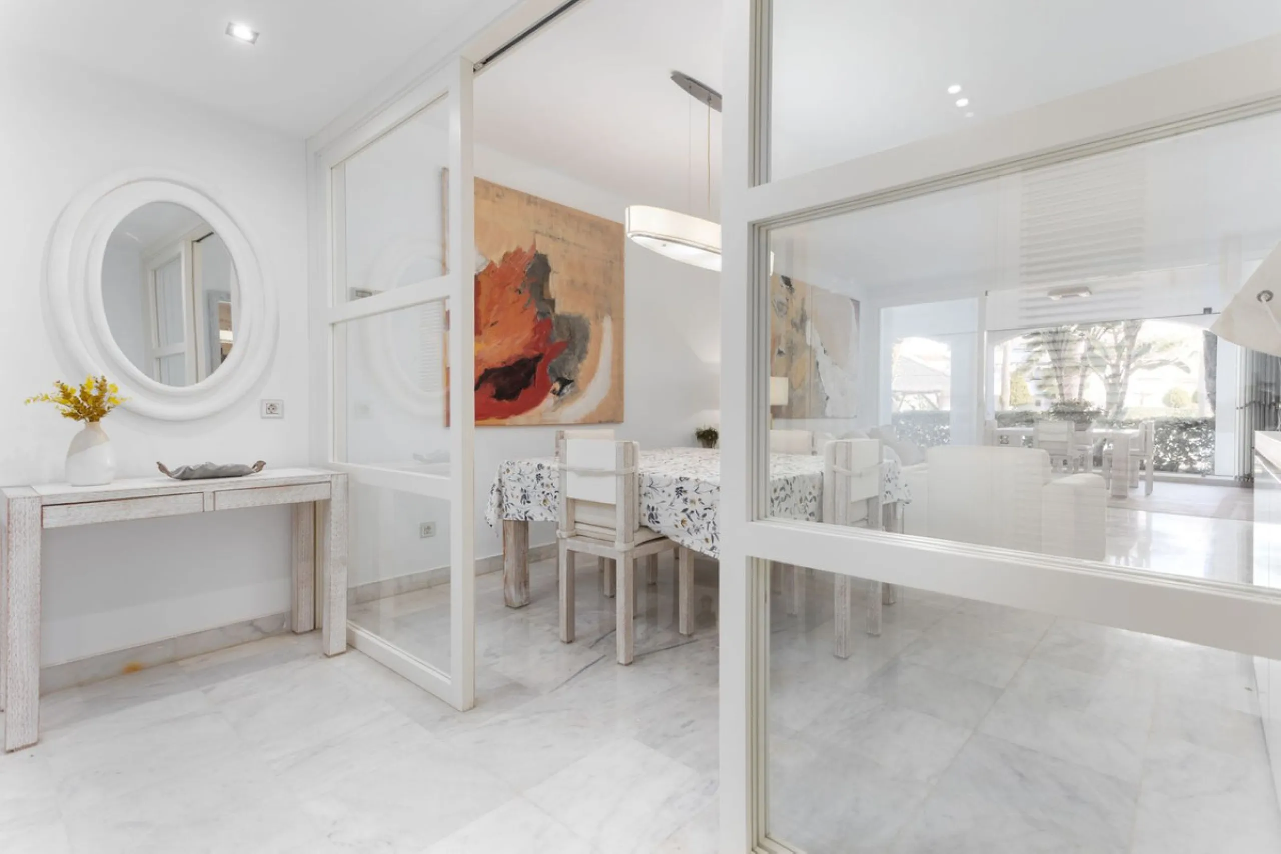 Discover luxury and comfort in this exclusive ground floor apartment in the prestigious urbanization of Las Adelfas!.