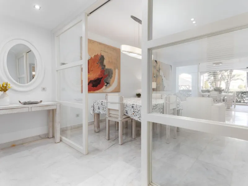 Discover luxury and comfort in this exclusive ground floor apartment in the prestigious urbanization of Las Adelfas!.