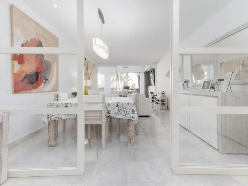 Discover luxury and comfort in this exclusive ground floor apartment in the prestigious urbanization of Las Adelfas!.