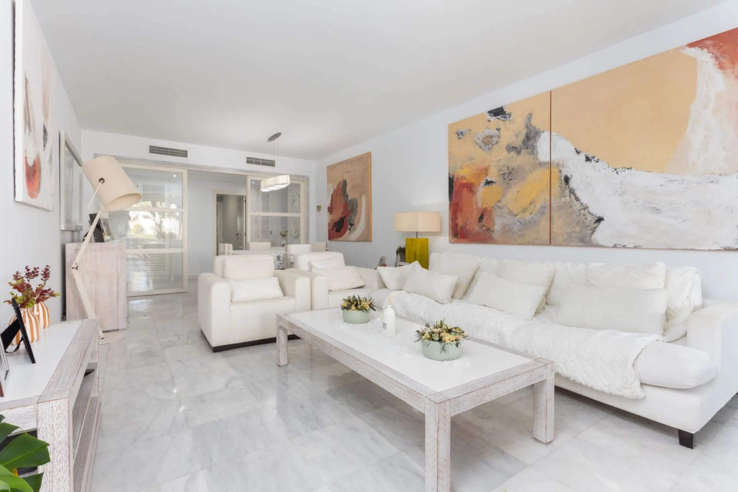 Discover luxury and comfort in this exclusive ground floor apartment in the prestigious urbanization of Las Adelfas!.