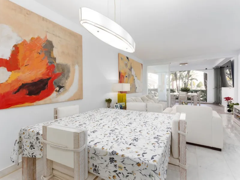 Discover luxury and comfort in this exclusive ground floor apartment in the prestigious urbanization of Las Adelfas!.