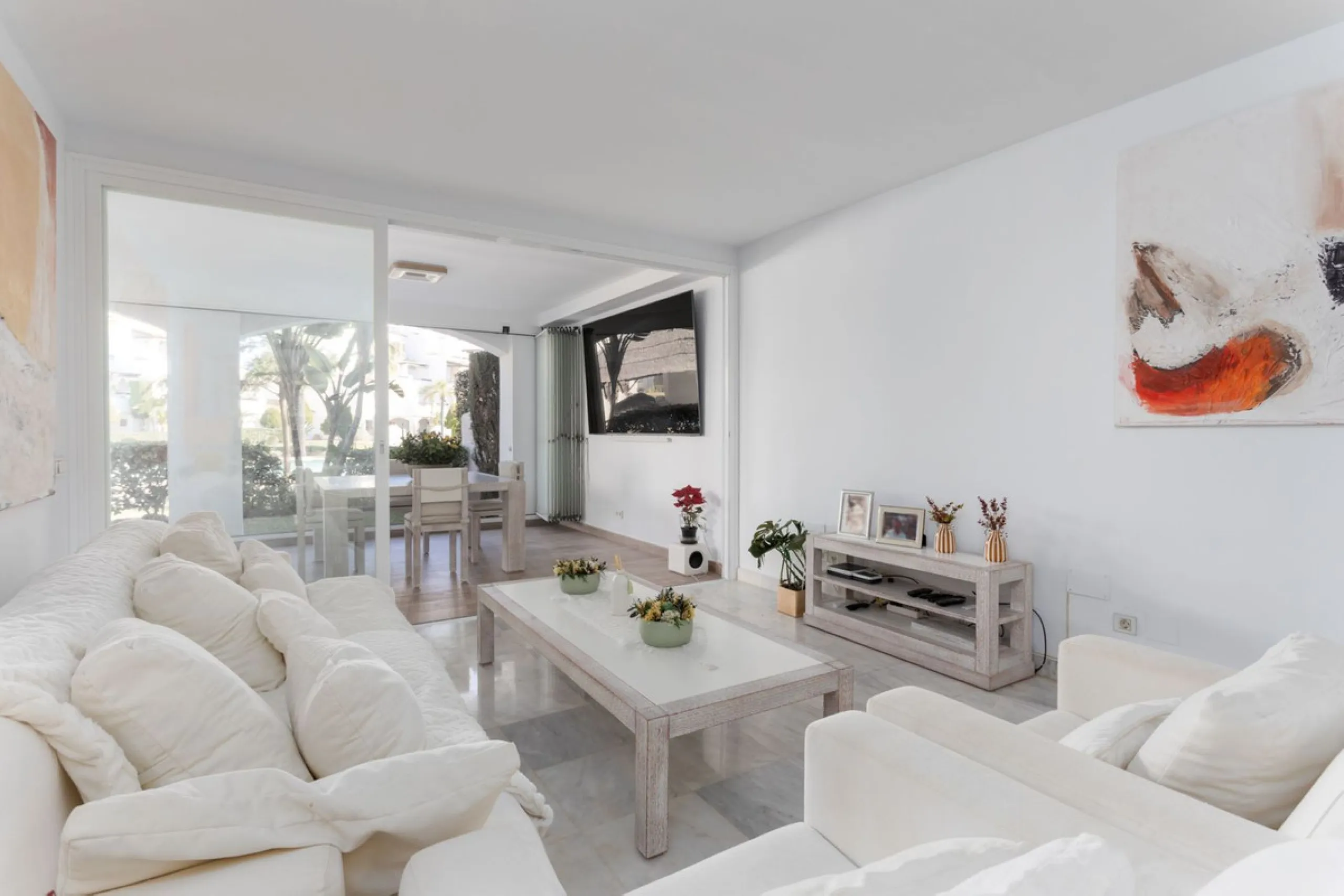 Discover luxury and comfort in this exclusive ground floor apartment in the prestigious urbanization of Las Adelfas!.