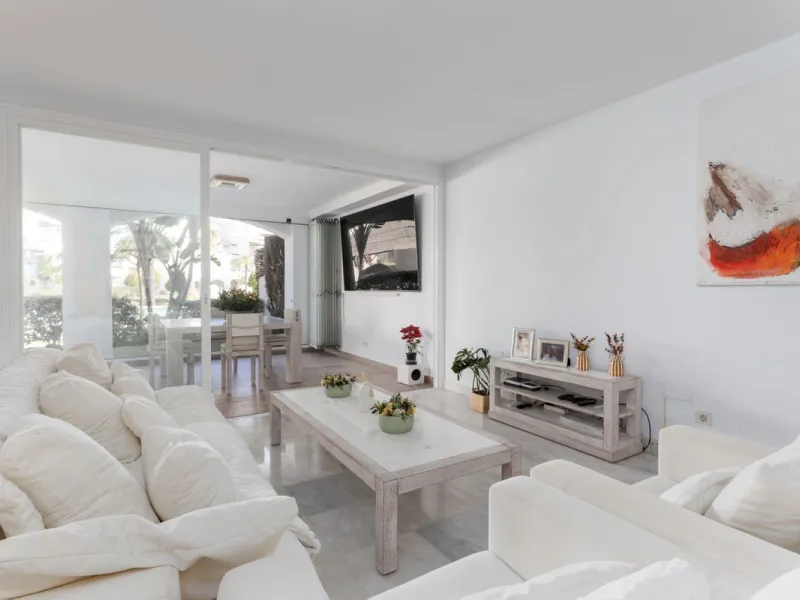 Discover luxury and comfort in this exclusive ground floor apartment in the prestigious urbanization of Las Adelfas!.